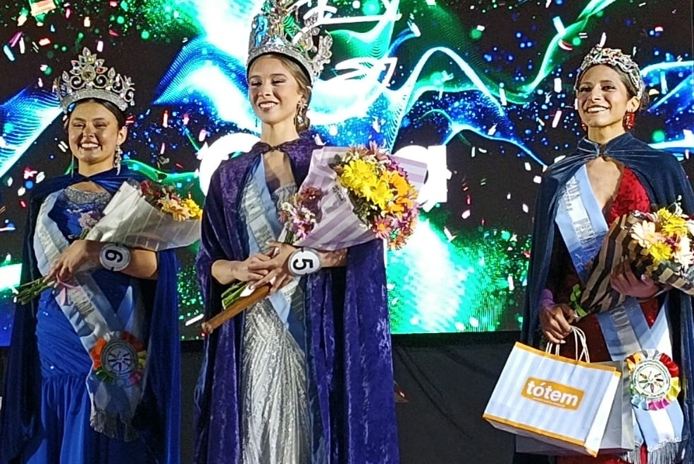 LUZ ANAHI SANDOVAL NUEVA REINA 4 CON LAS PRINCESAS