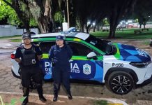 PERSONAL DE LA POLICIA DE CORRIENTES SALVAN A UNA PERSONA QUIEN ESTABA POR QUITARSE LA VIDA