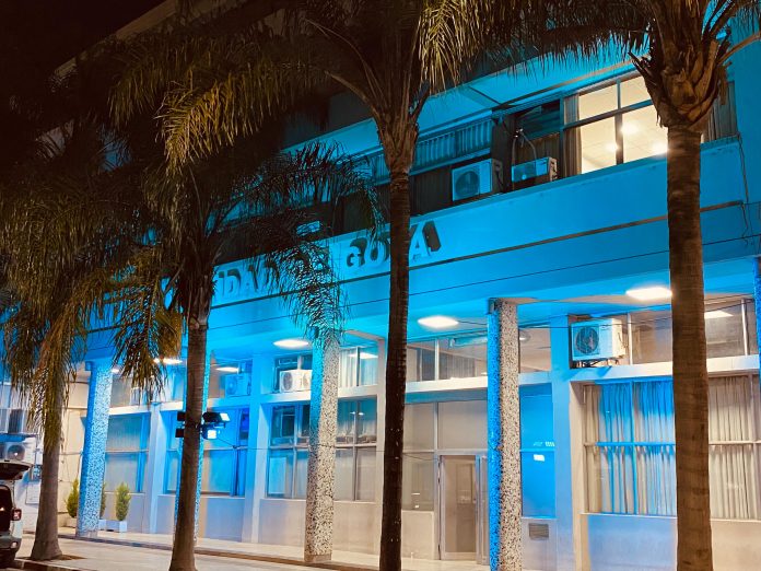 dia de la dislexia iluminacion edificio municipal