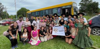 EXCELENTE PERFOMANCE DE LA ESCUELA MUNICIPAL DE DANZAS NATIVAS “EL TROVADOR”