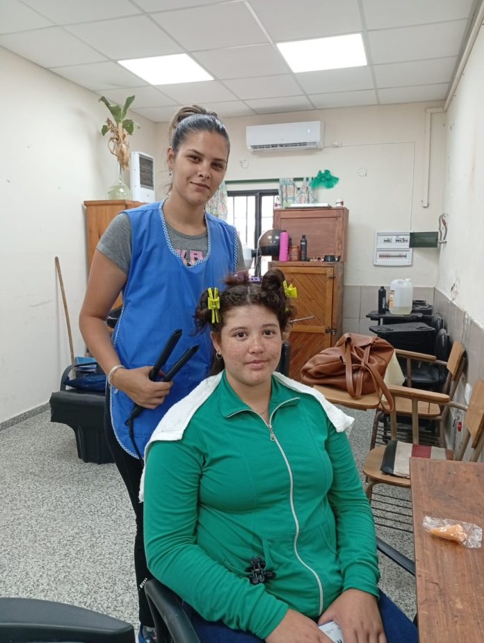 escuela municipal Nuestra Señoira de ItaTI entrevista a la Directora Gladys Ramos 2 quinceañera s.