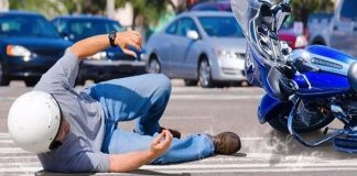 SE CAYÓ DE SU MOTO Y AHORA TIENE LESIONES GRAVES