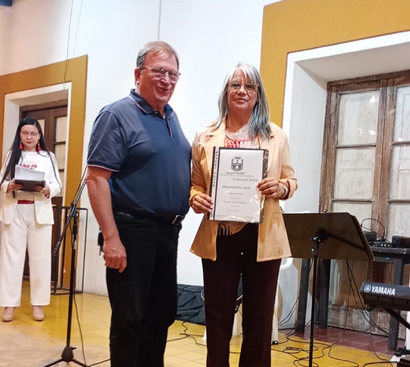 LIBRO DE VIVIANA ROLON PRESENTACION 2