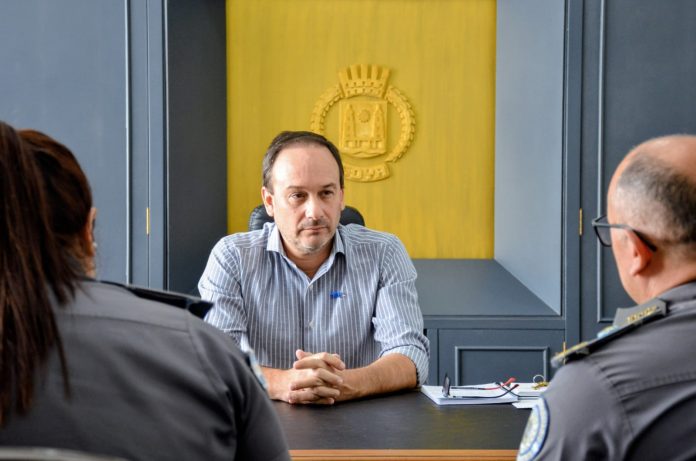 Intendente con funnciarios Unidad Penal 8 1