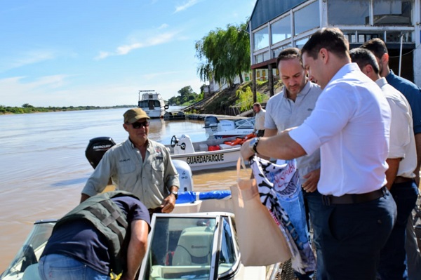 Visita del Ministro de Turismo y recorrida por el Isoro 3 Obsequio remera FNS