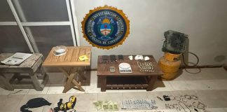 EN ALLANAMIENTO POLICIAL SECUESTRAN OBJETOS VARIOS Y DETIENEN A TRES PERSONAS