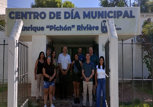 estudiantes de psicologia social visitan centro de dia 2