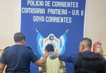 UNA PERSONA ES DETENIDA POR LA POLICIA EN FLAGRANCIA