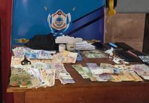 DETIENEN A UNA MUJER Y SECUESTRAN COCAÍNA Y DINERO EN EFECTIVO