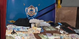 DETIENEN A UNA MUJER Y SECUESTRAN COCAÍNA Y DINERO EN EFECTIVO