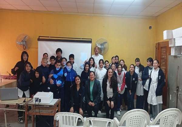 Agenda Educativa Charal sobre Grooming en Escuela 463 3