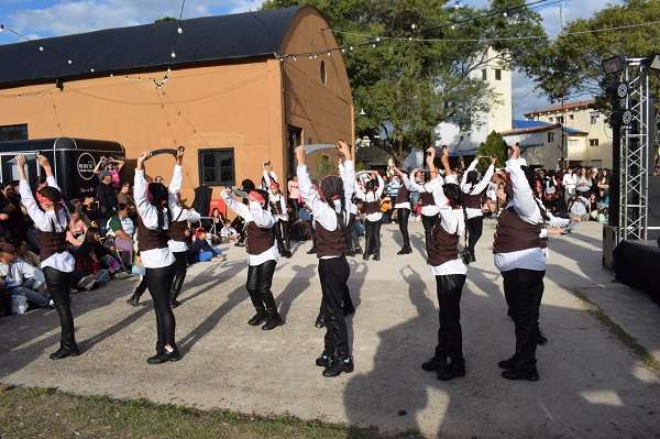 Patio Cultural, Gastronomico y de Emprendedores Danza y Musica 3