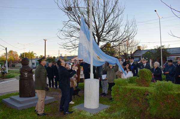 acto belgrano izamiento y desayuno 3