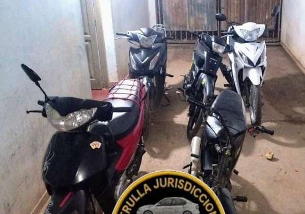 MOTOS
