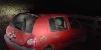 LOMAS DE VALLEJOS: POLICIA SECUESTRÓ PREVENTIVAMENTE UN AUTOMOVIL ABANDONADO EN LA VIA PÚBLICA