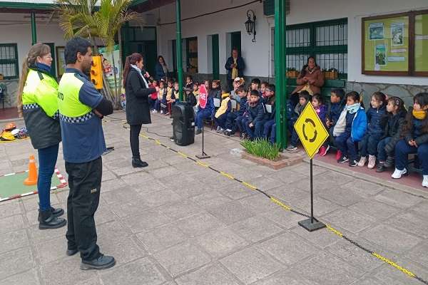 educacion y seguridad vial en el Jardin Bambi ambos turnos 8