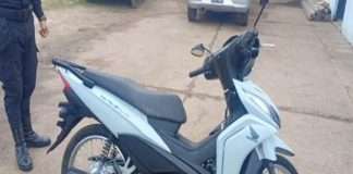 TRABAJO EN CONJUNTO: SECUESTRAN MOTO Y OTROS ELEMENTOS DE DUDOSA PROCEDENCIA