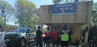 SANTA ANA: La Policía demoró a dos hombres con antecedentes policiales y secuestró la motocicleta en que se movilizaban.