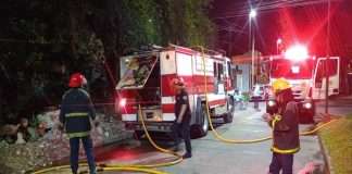 RESCATAN A DOS PERSONAS DEL INCENDIO DE UNA VIVIENDA