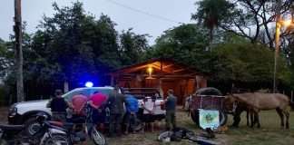 Bº DR. MONTAÑA: DETIENEN A UNA PERSONA Y DEMORAN A TRES MÁS EN UN ALLANAMIENTO. SECUESTRAN VARIAS COSAS
